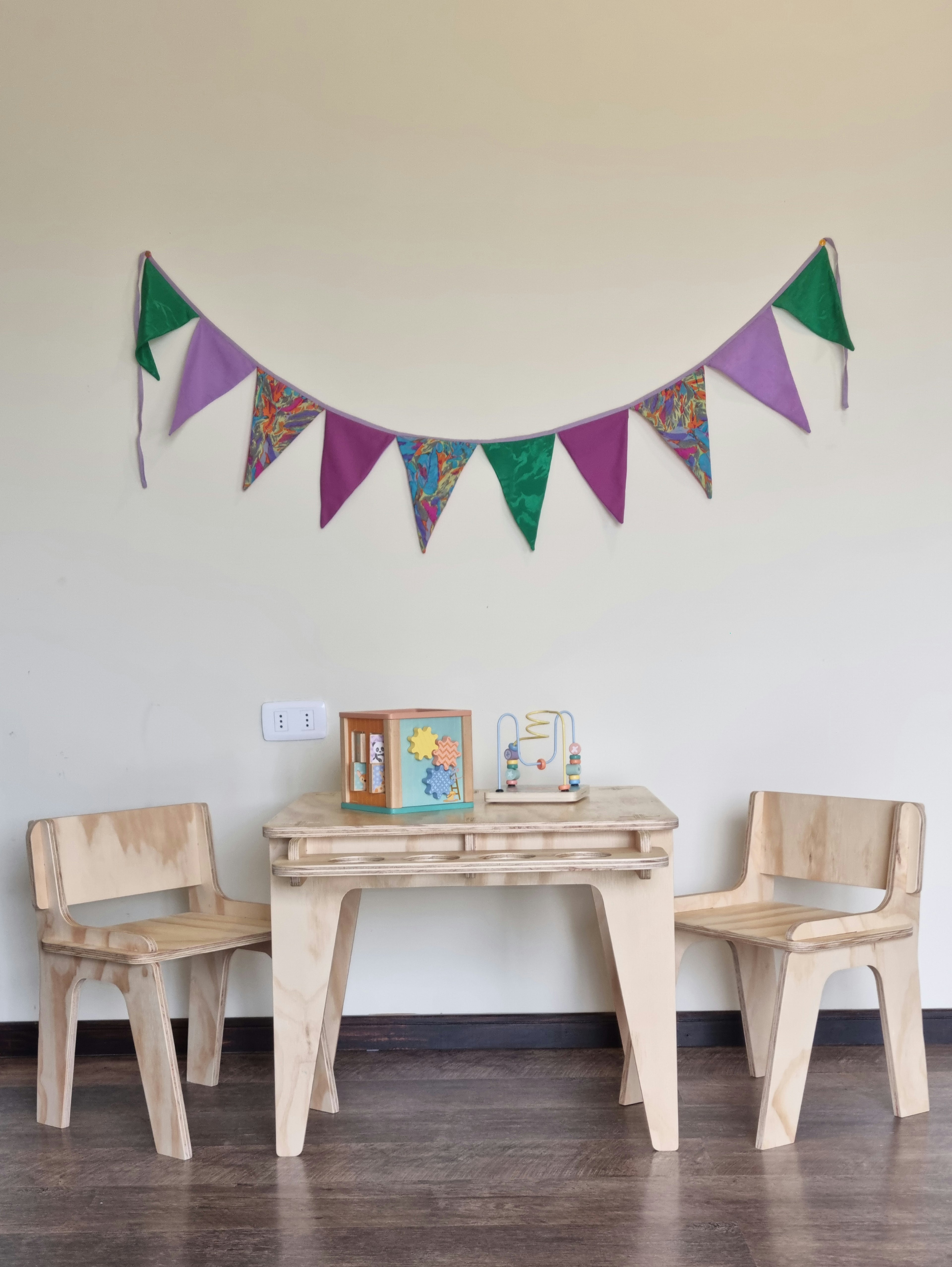 Conjunto Mesa + 2 sillas